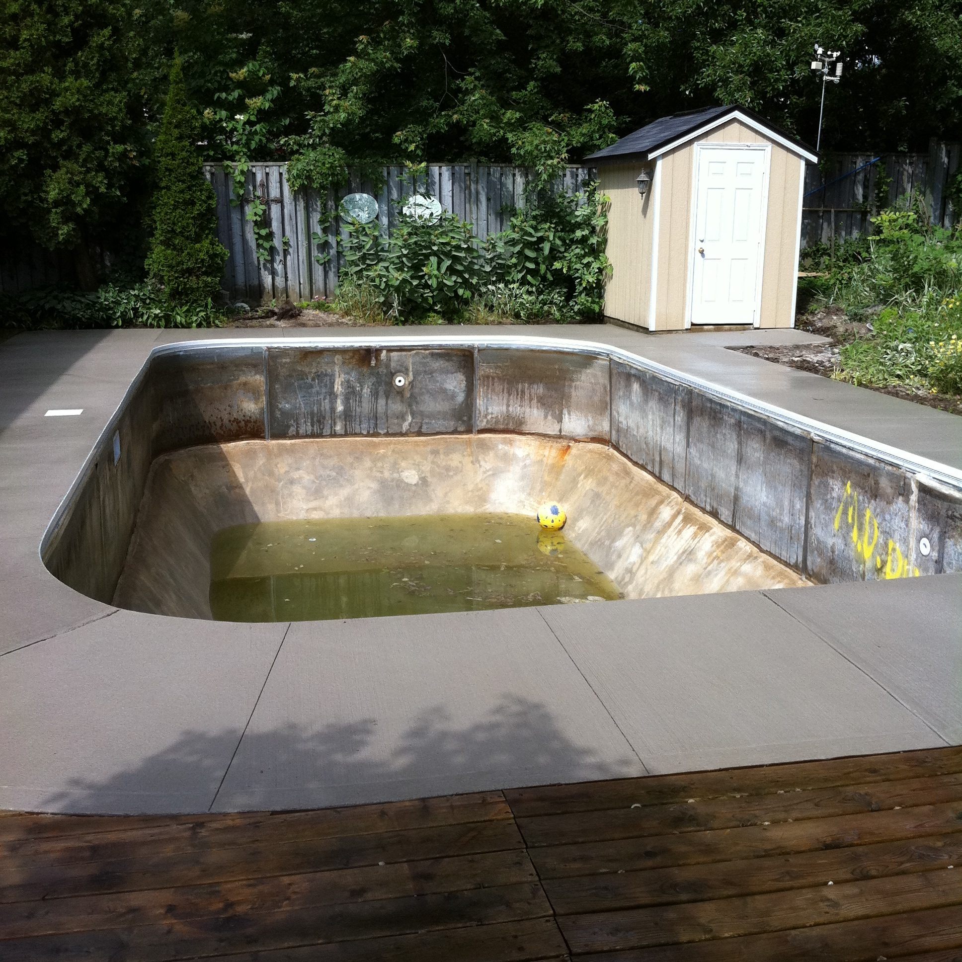 Brush Finished Concrete Pool Deck in London Ontario
