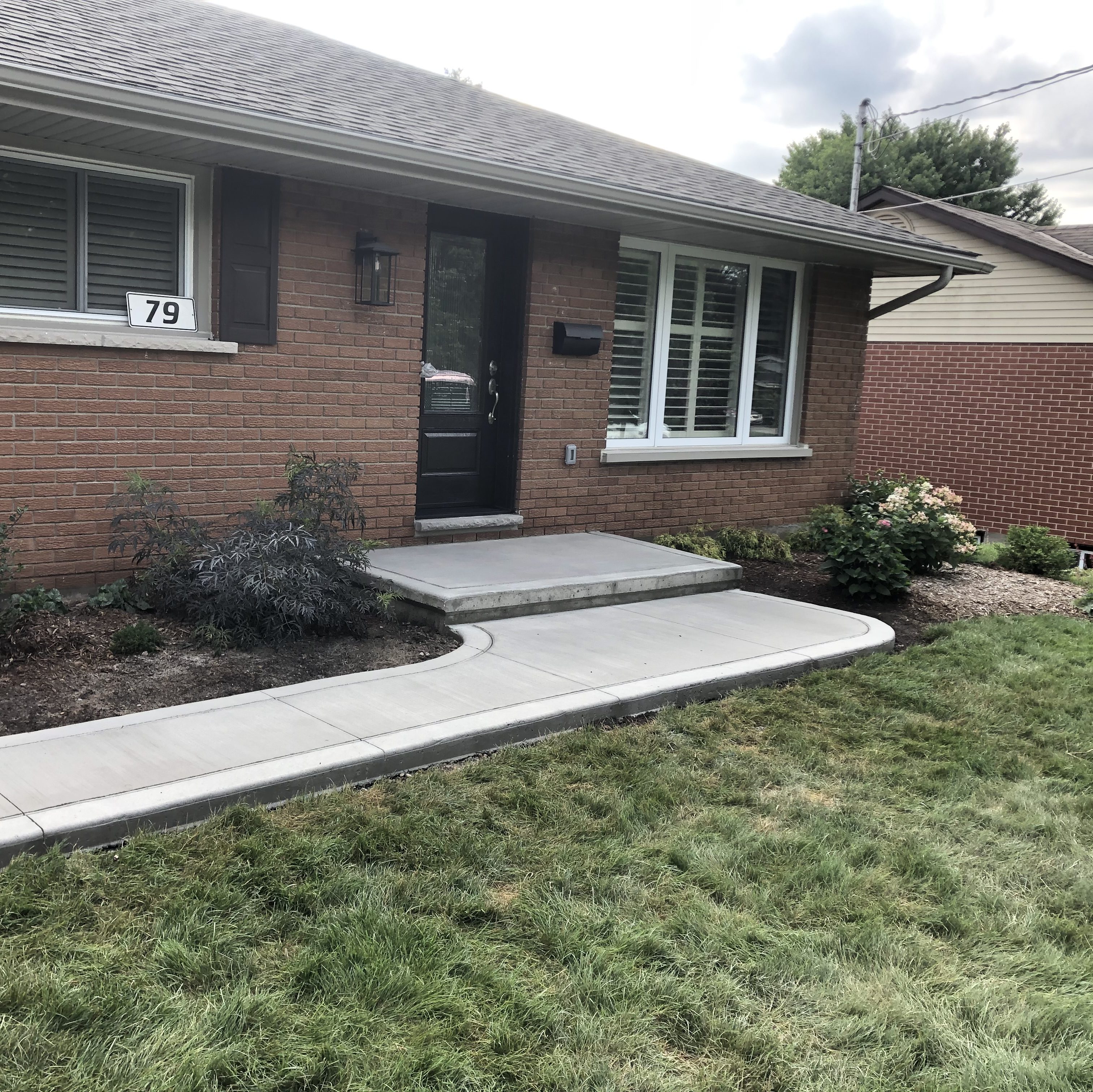 Brush Finished Concrete Step with Bullnose in London Ontario