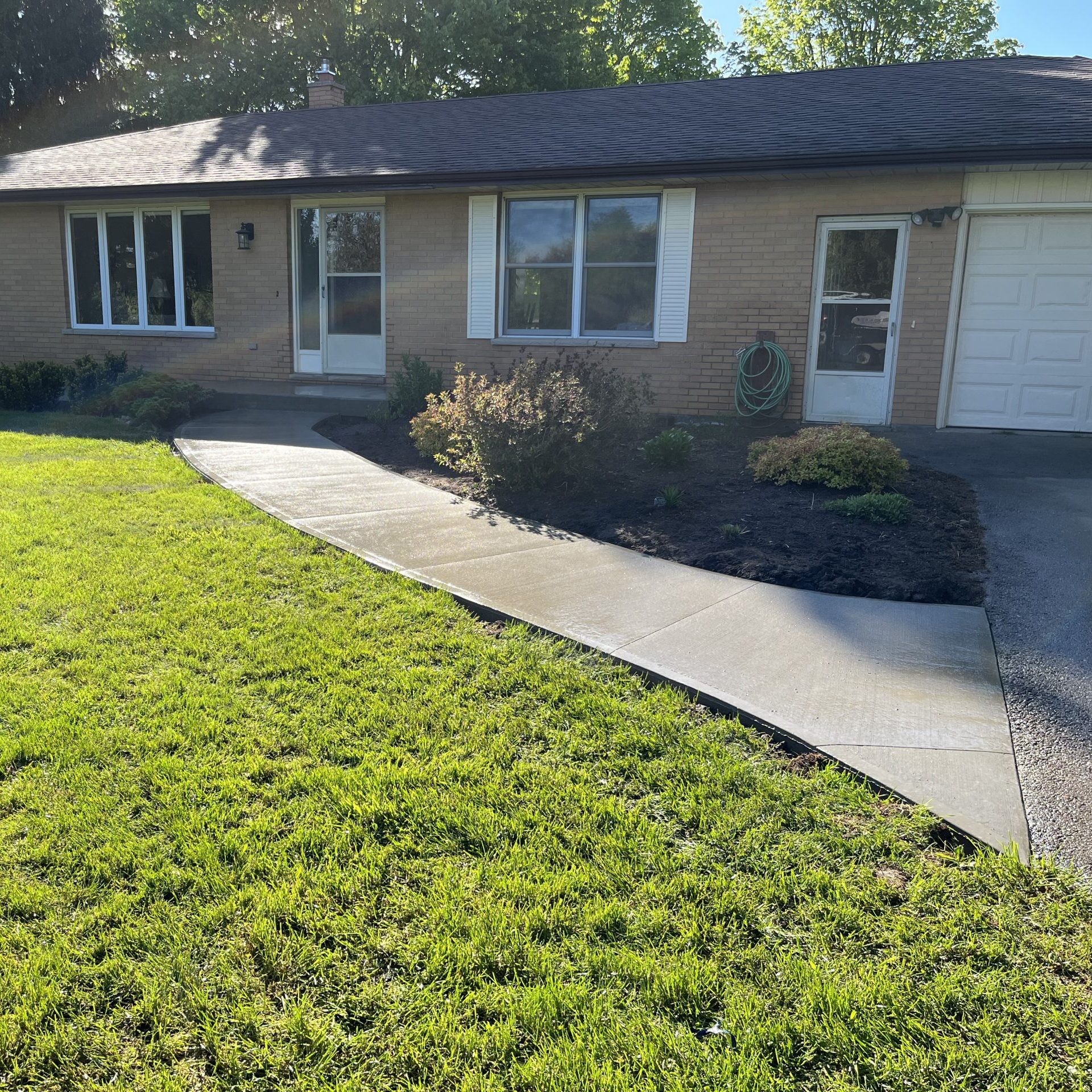 Brushed Concrete Walkway in Poplar Hill Ontario