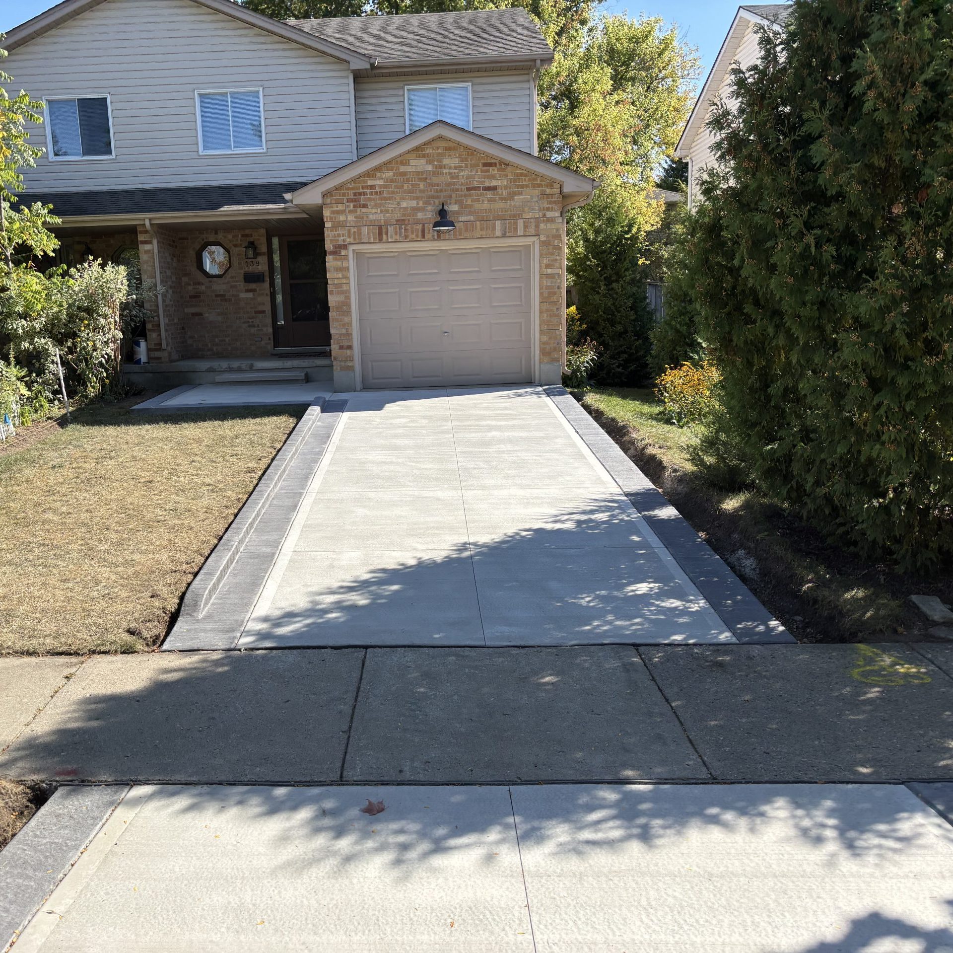 Brushed Concrete Driveway with Coloured Borders in London Ontario