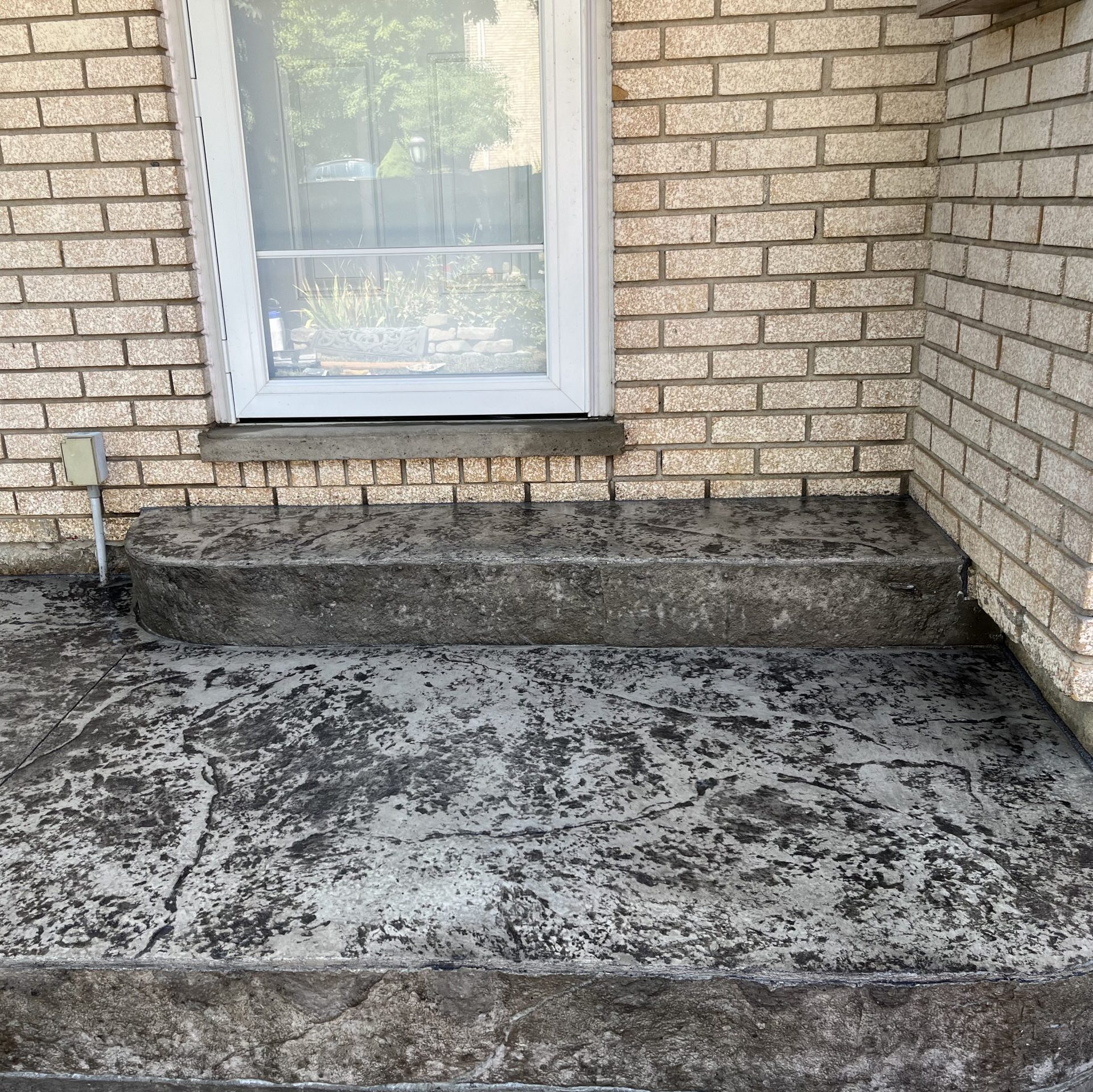 Rough Cut Stone Stamped Concrete Step in London Ontario